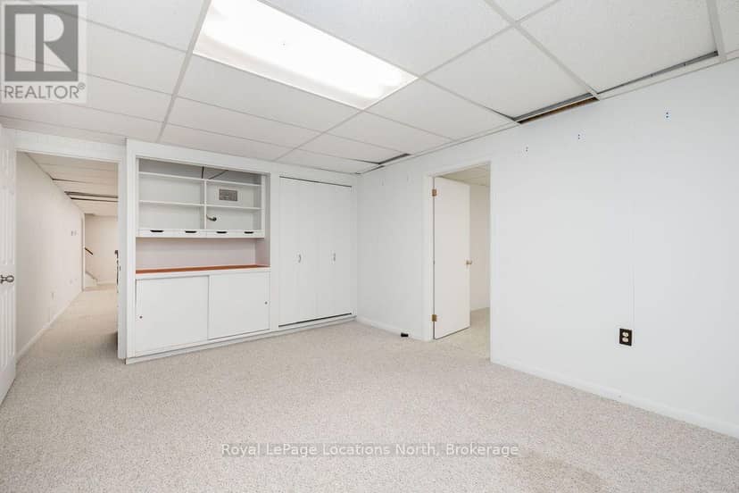 9 Vine Crescent — photo 33 of 40
