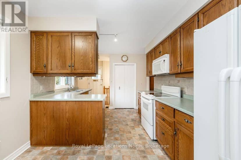 9 Vine Crescent — photo 4 of 40