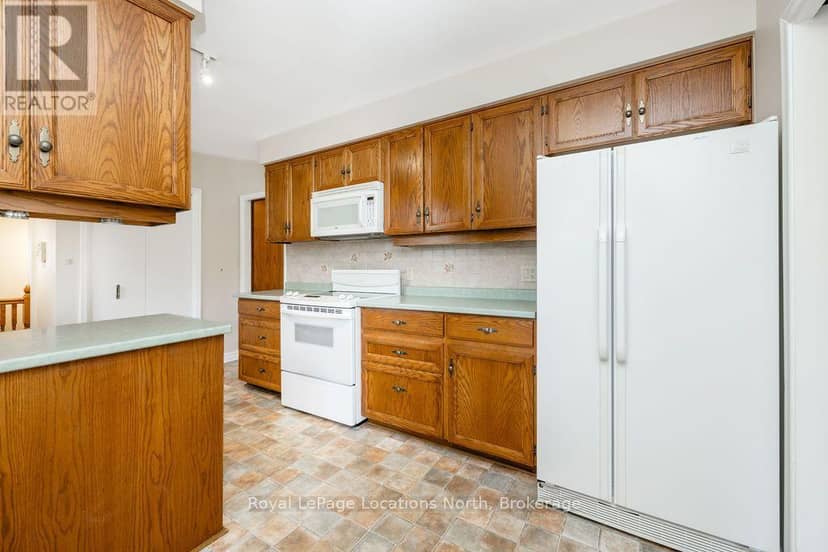 9 Vine Crescent — photo 5 of 40