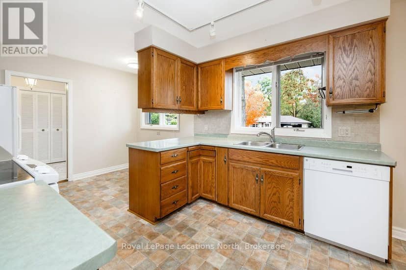 9 Vine Crescent — photo 6 of 40