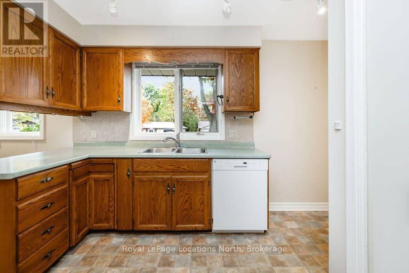 9 Vine Crescent — photo 7 of 40
