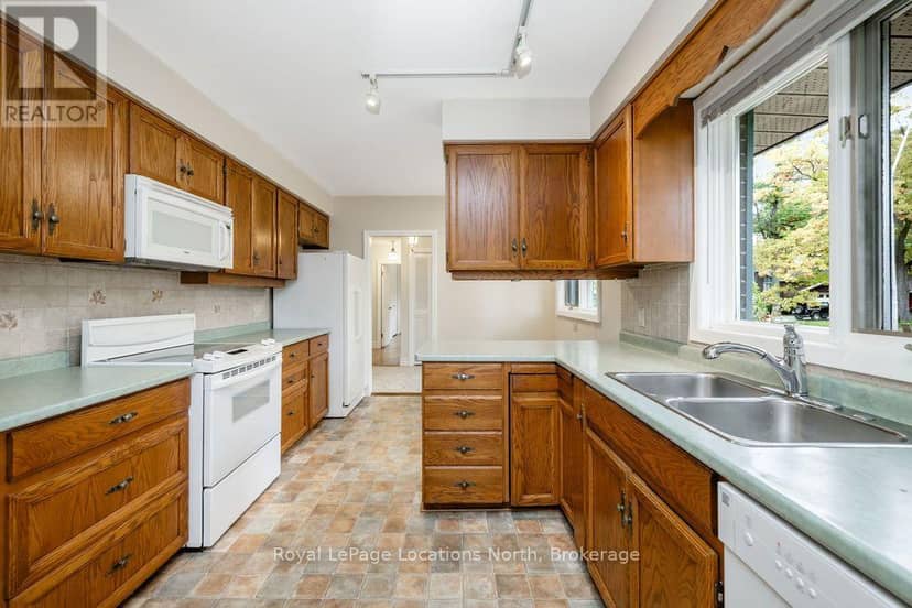 9 Vine Crescent — photo 8 of 40