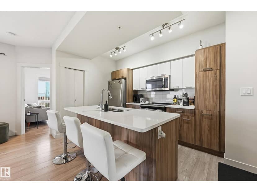 #2407 10410 102 AV NW — photo 10 of 37
