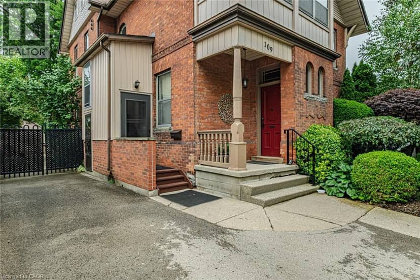 109 TALBOT Street N — photo 3 of 40