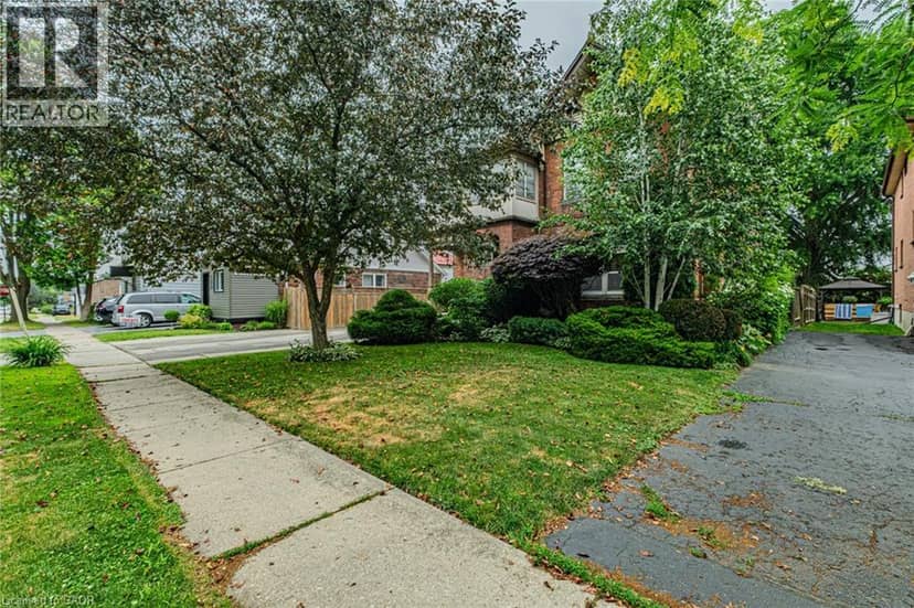 109 TALBOT Street N — photo 2 of 40