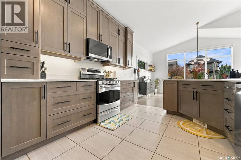 1311 Jackson AVENUE — photo 10 of 40