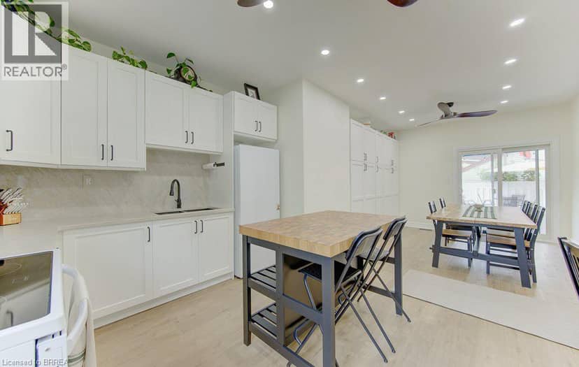 17 AMELIA Street — photo 16 of 40