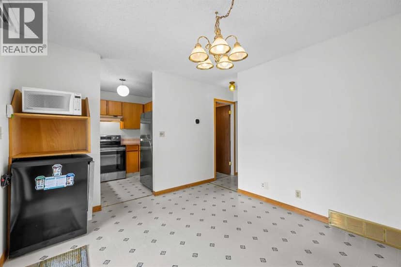 6419B 33 Avenue NW — photo 18 of 40