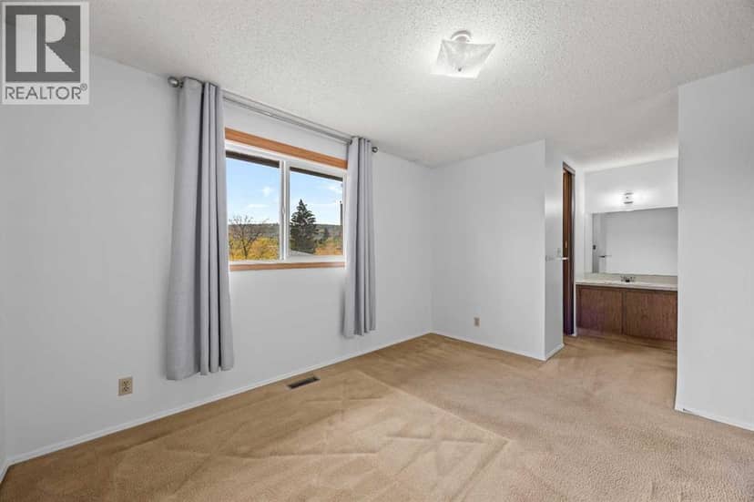 6419B 33 Avenue NW — photo 24 of 40