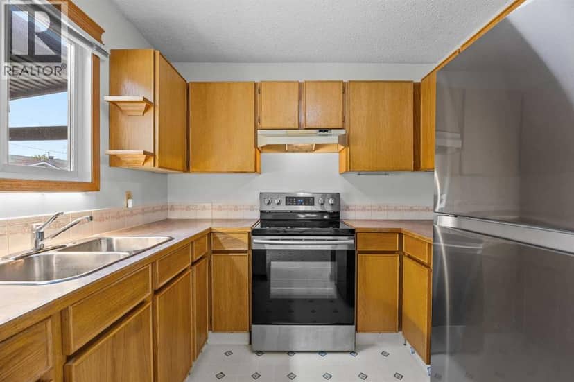 6419B 33 Avenue NW — photo 20 of 40