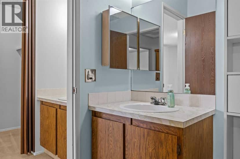 6419B 33 Avenue NW — photo 31 of 40