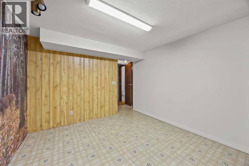 6419B 33 Avenue NW — photo 40 of 40