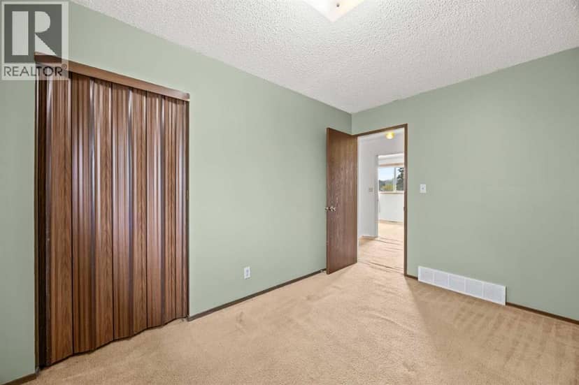 6419B 33 Avenue NW — photo 37 of 40