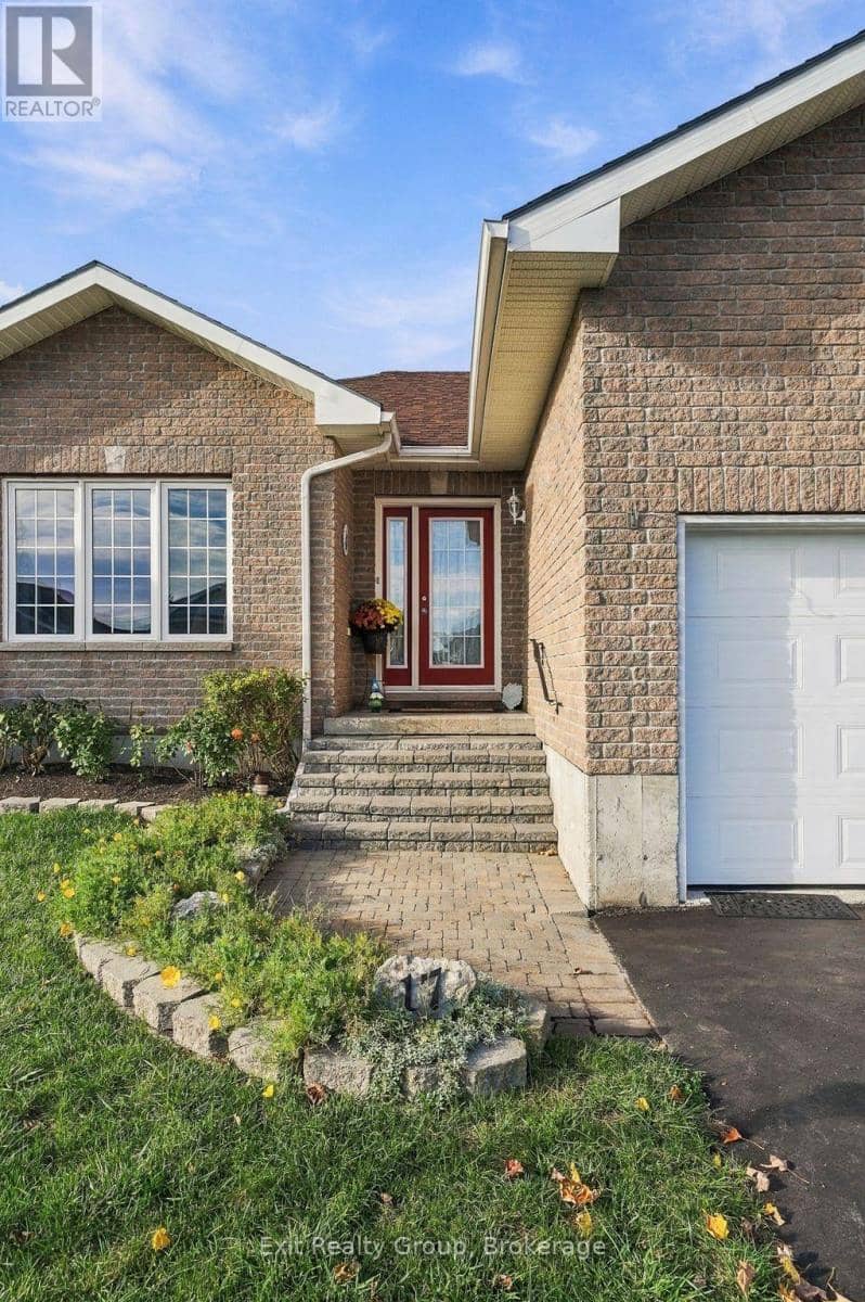17 Aletha Drive, Prince Edward County, photo 3