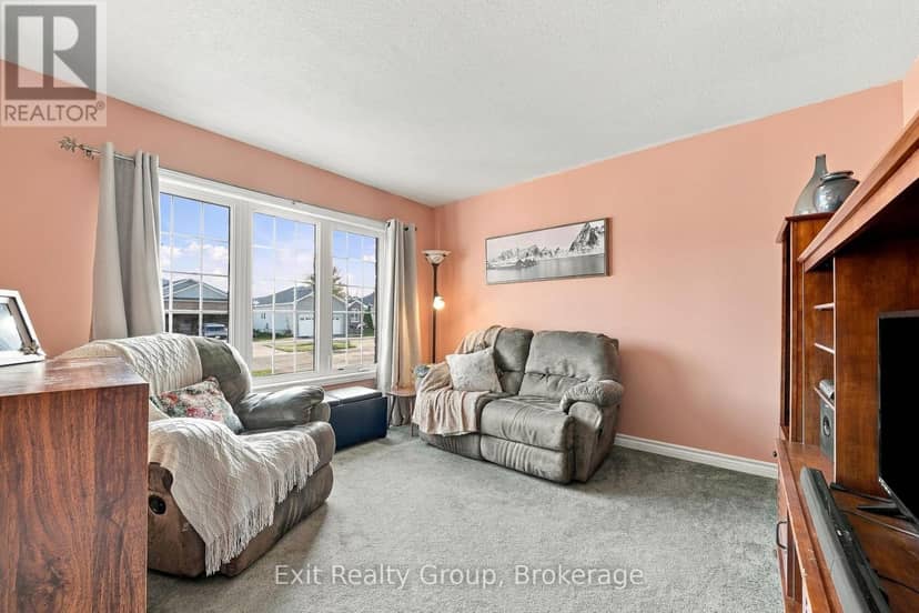 17 Aletha Drive, Prince Edward County, photo 6