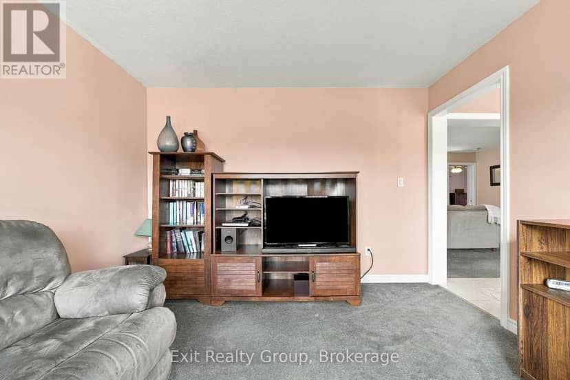 17 Aletha Drive, Prince Edward County, photo 8