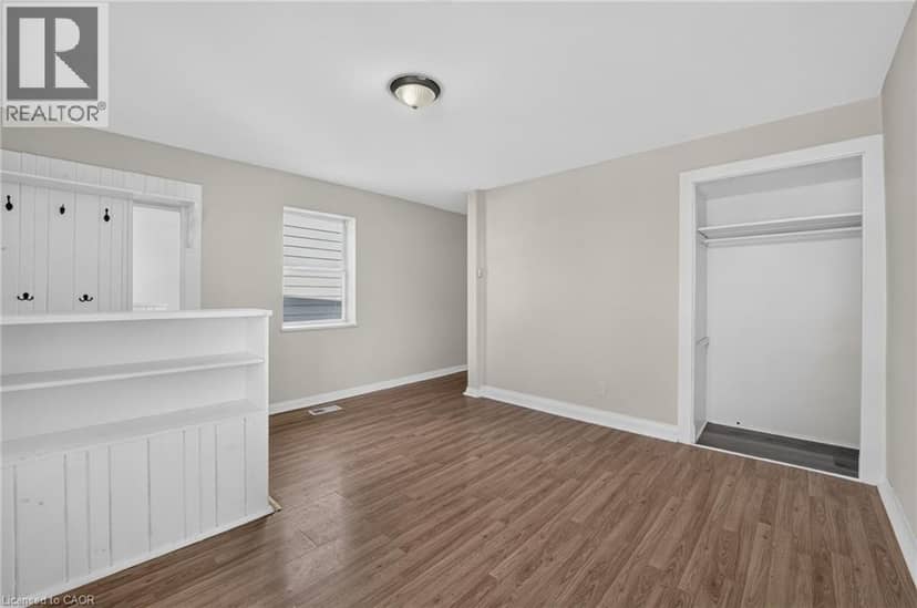 213-215 MAPLE Street — photo 9 of 40