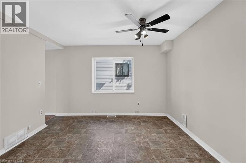 213-215 MAPLE Street — photo 13 of 40