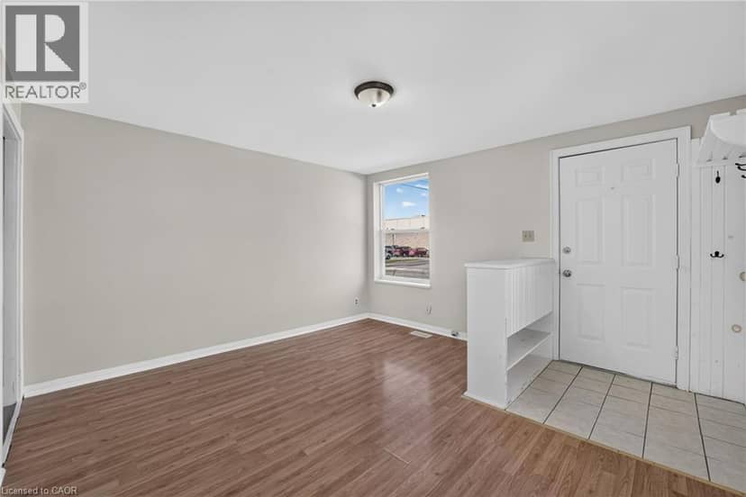 213-215 MAPLE Street — photo 7 of 40