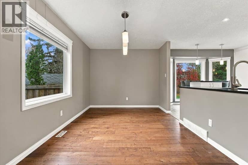 9814 75 Avenue — photo 10 of 40
