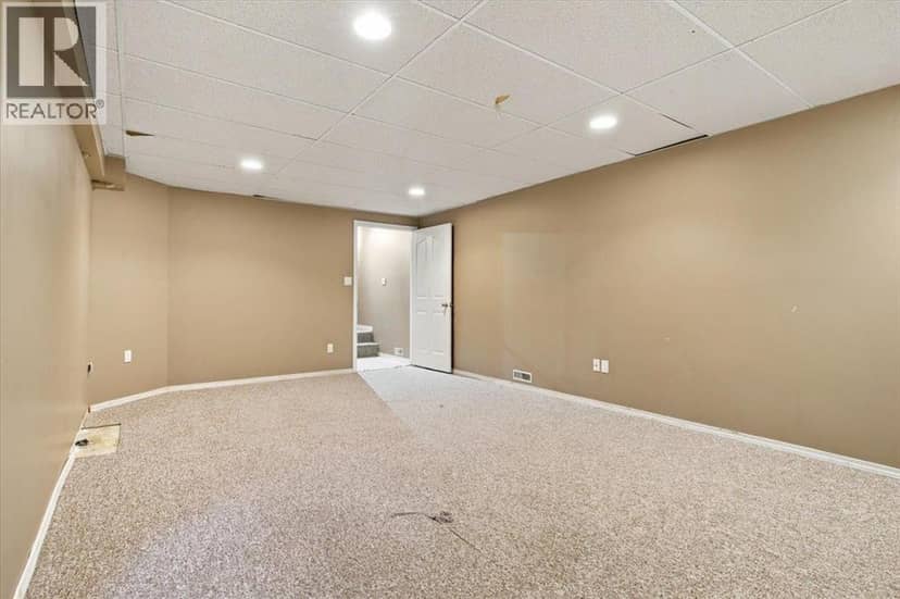 9814 75 Avenue — photo 34 of 40