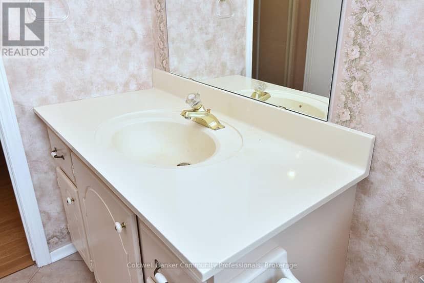 81 Aylmer Crescent — photo 28 of 37