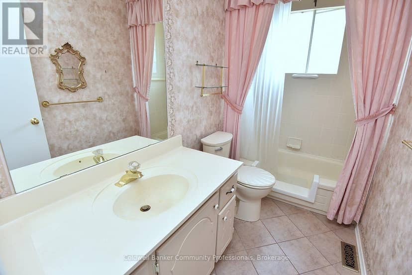 81 Aylmer Crescent — photo 29 of 37