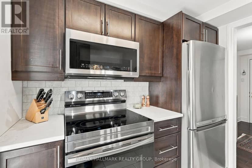 401 - 959 North River Road — photo 9 of 33