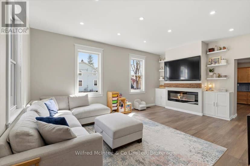 425 Yonge Street S — photo 9 of 22