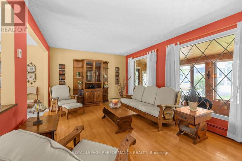 828 Principale Street — photo 15 of 40