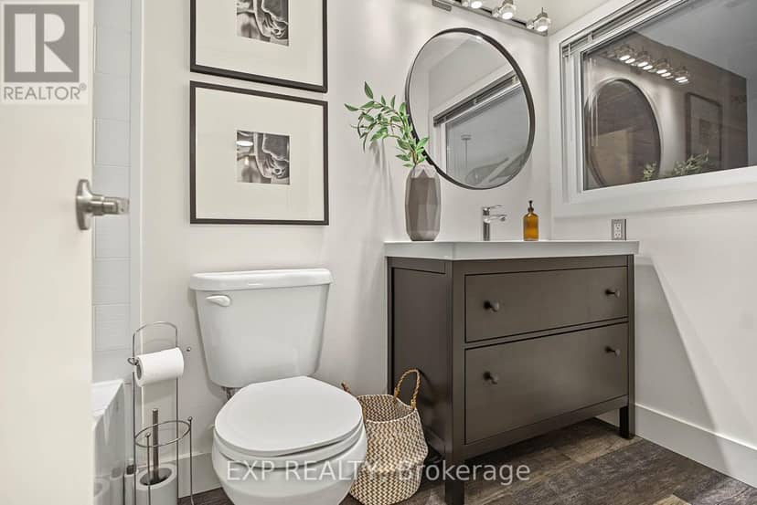323 - 21 Earl Street — photo 18 of 22