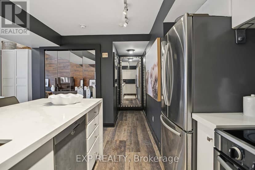 323 - 21 Earl Street — photo 20 of 22