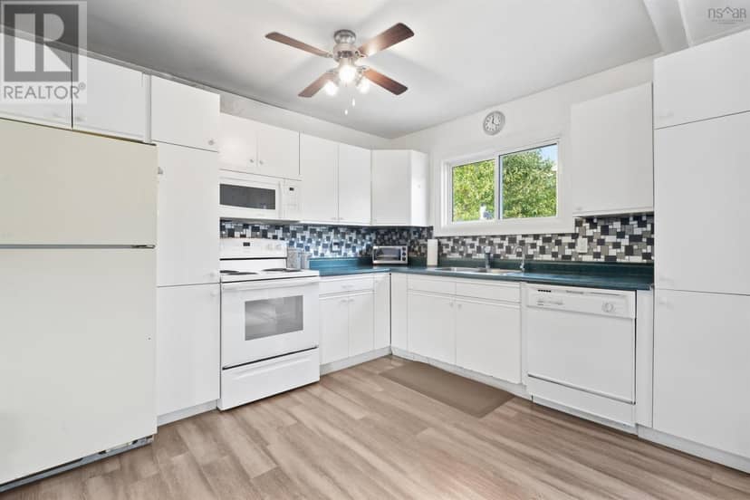 2093 Larry Uteck Boulevard — photo 9 of 29