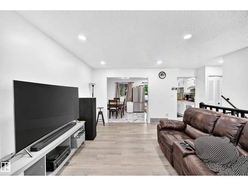 14240 23 ST NW, Edmonton, photo 2
