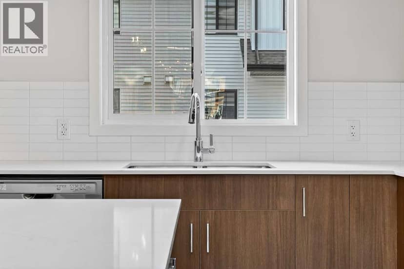 172 Hotchkiss Common SE — photo 12 of 38