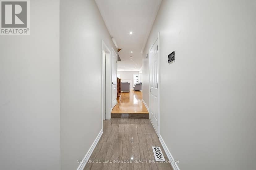 13 Boulderbrook Drive, Toronto, photo 7
