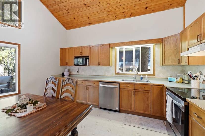 91 Oliver Avenue — photo 12 of 40