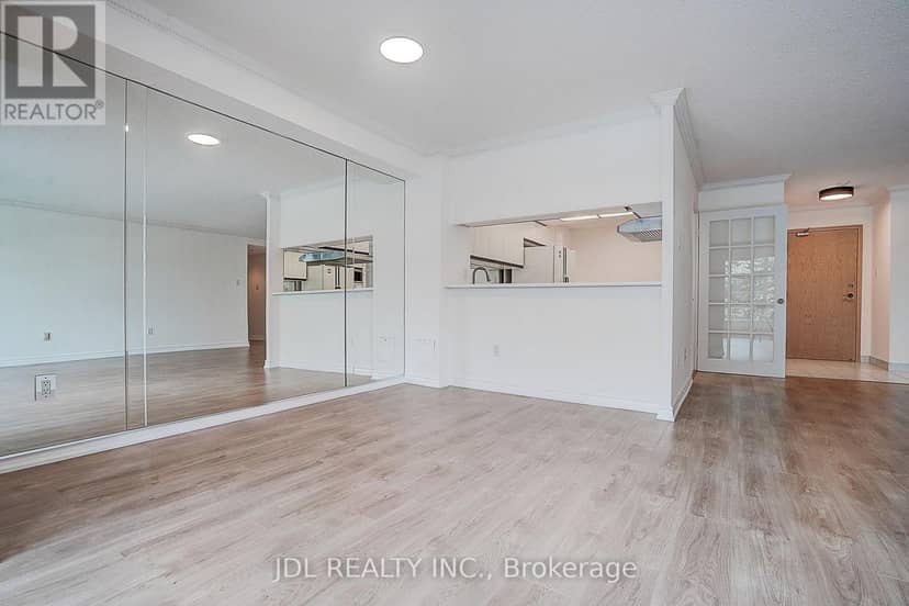 219 - 7825 Bayview Avenue — photo 16 of 40