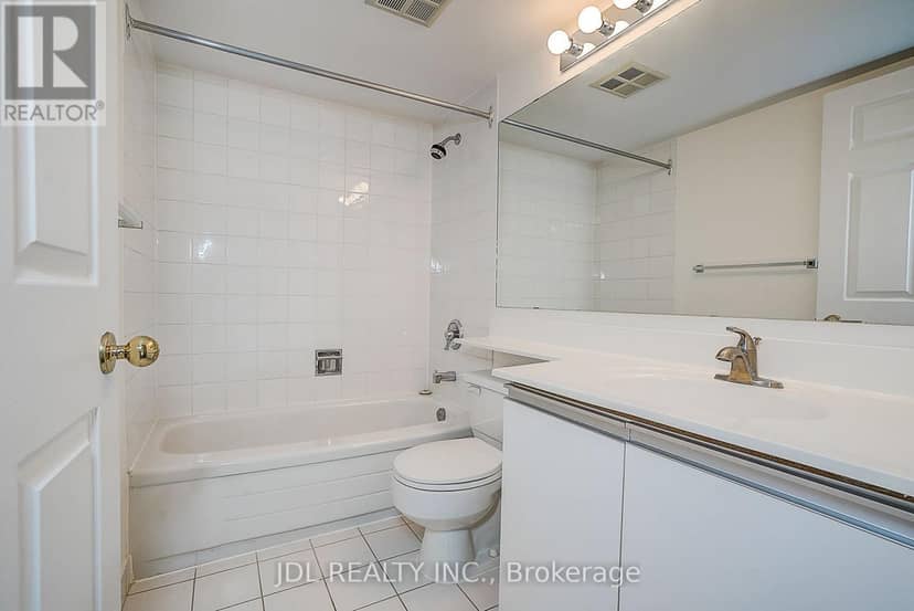 219 - 7825 Bayview Avenue — photo 24 of 40