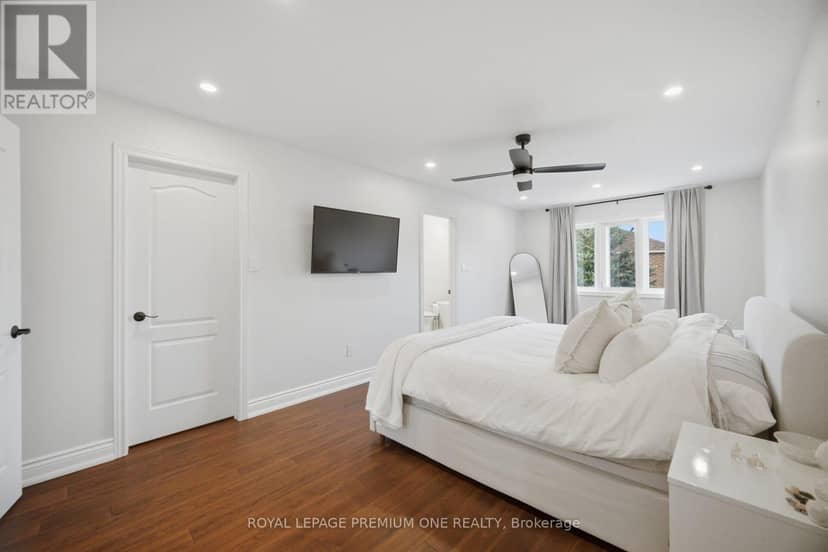 169 Venice Gate Drive — photo 22 of 40