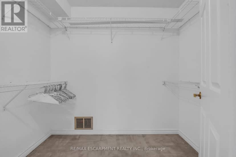 203 - 67 Caroline Street S — photo 20 of 39