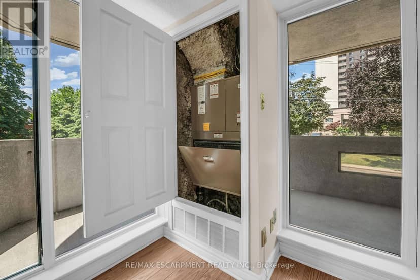 203 - 67 Caroline Street S — photo 28 of 39