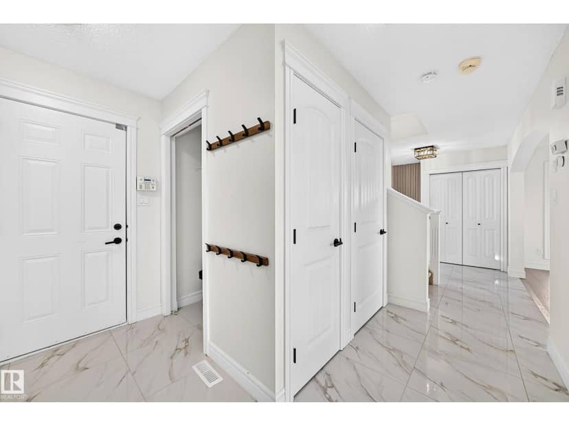 8509 Sloane Cr NW — photo 21 of 40