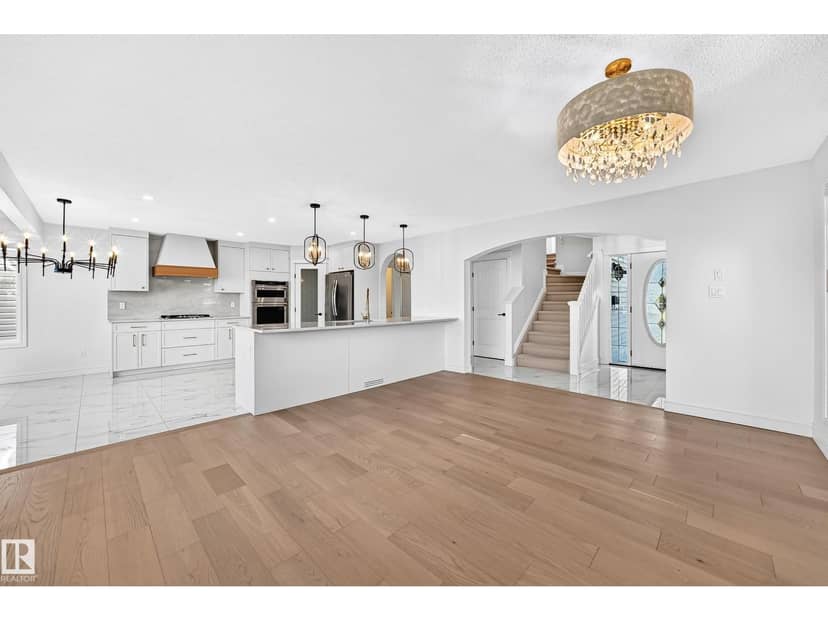 8509 Sloane Cr NW — photo 13 of 40