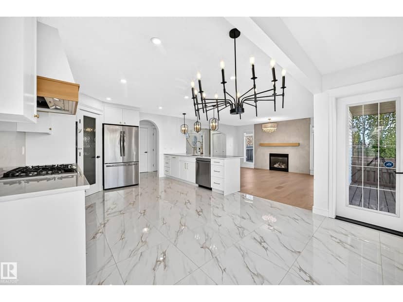 8509 Sloane Cr NW — photo 17 of 40
