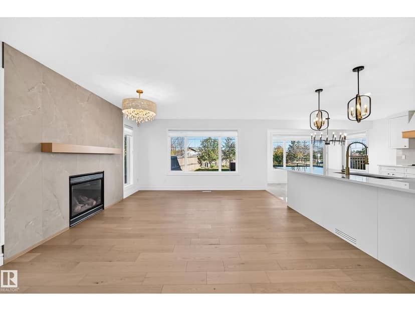 8509 Sloane Cr NW — photo 15 of 40