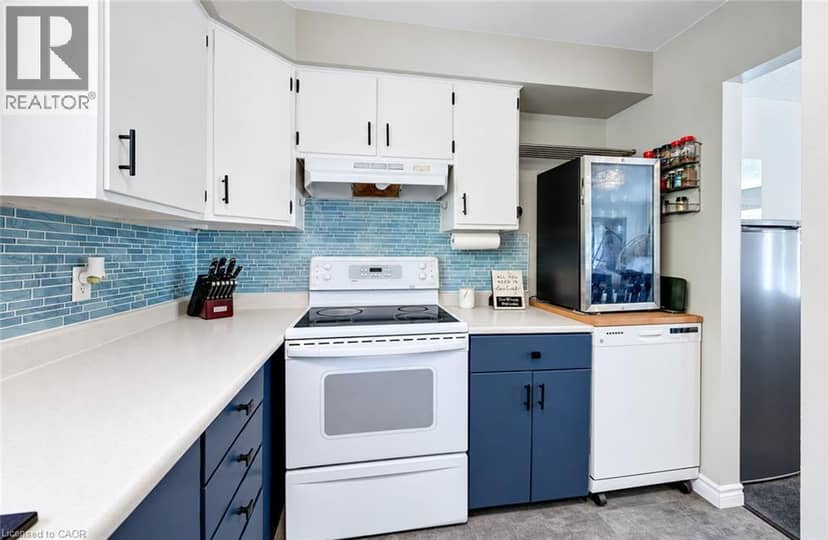 415 BAIRSTOW Crescent Unit# 4 — photo 9 of 33