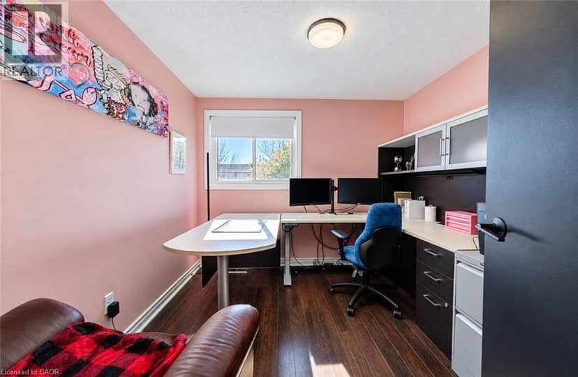 415 BAIRSTOW Crescent Unit# 4 — photo 17 of 33