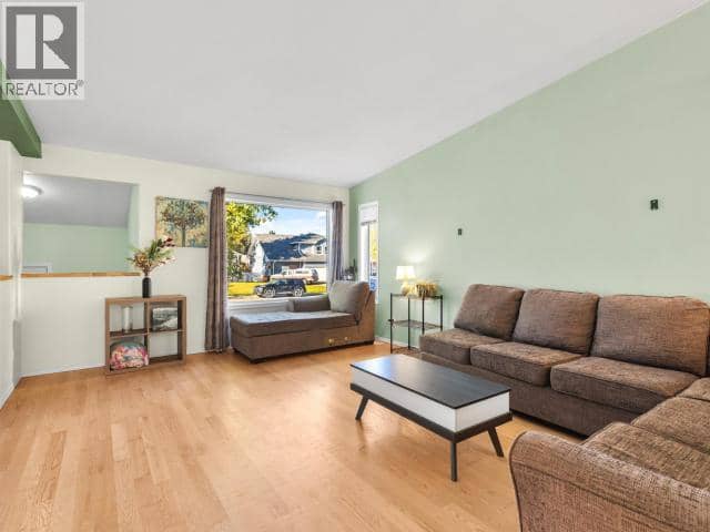 22 Garnet Crescent — photo 7 of 32