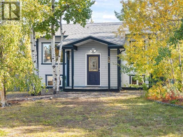 22 Garnet Crescent — photo 2 of 32
